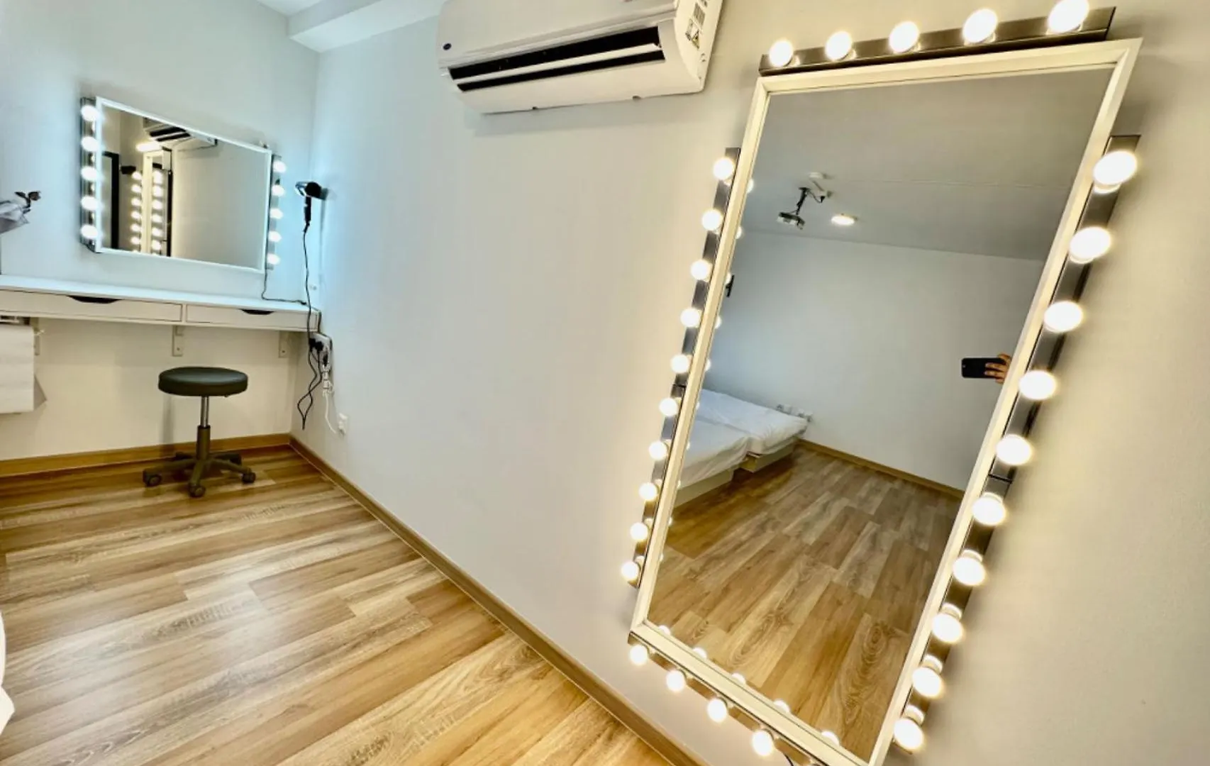 Arte Cheras, Kuala Lumpur 3 Room X 8 Pax Klcc Nice View Karaoke With Bathtub 0*,  Malezja